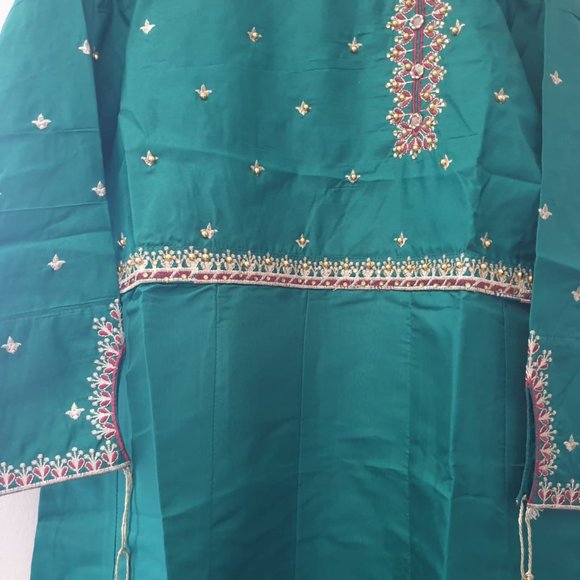 Green Kattan Silk - 3 PCS Ready to Wear Suit - Picture 3 of 14